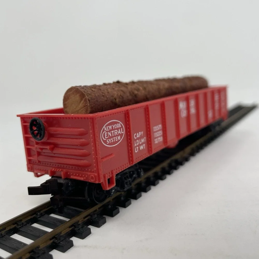 TWO Gondola Cars w/ Loads Vintage Lionel HO Michigan Central Red Gray Logs Pipes